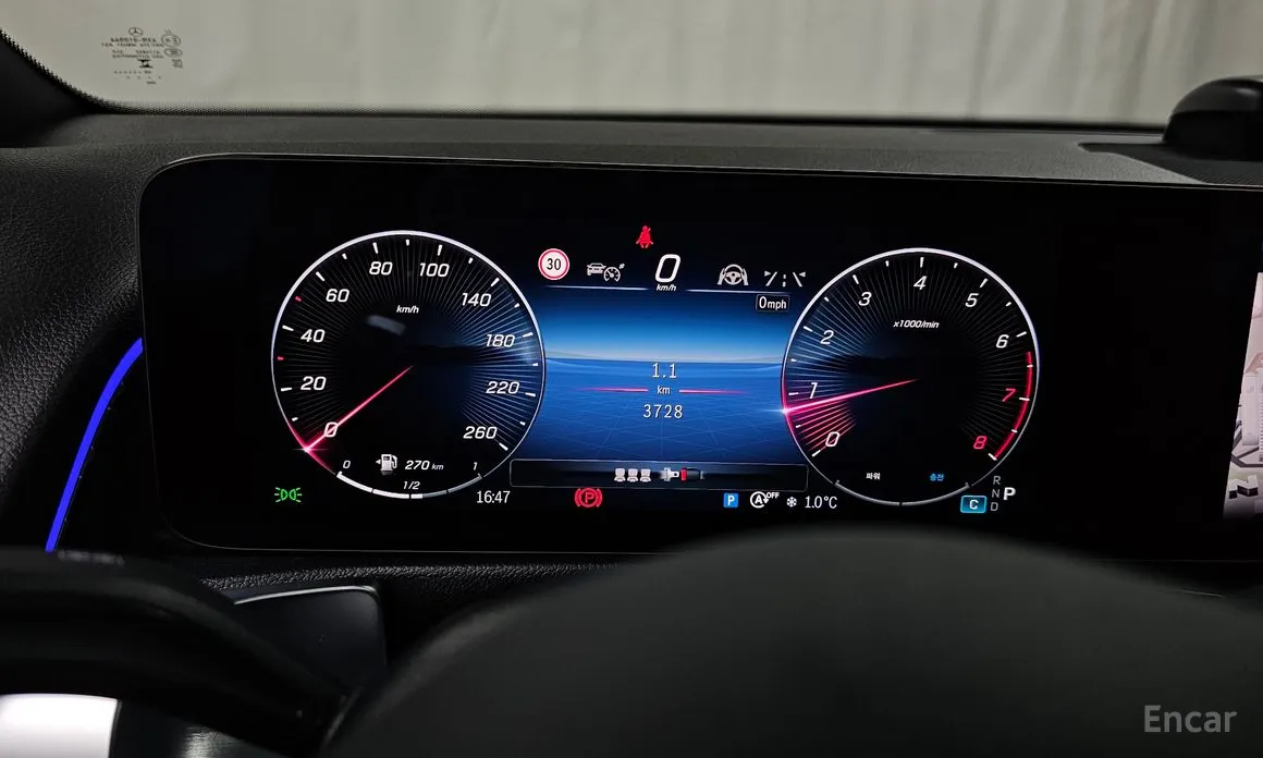 Фото 8 - Mercedes-Benz GLB-Class