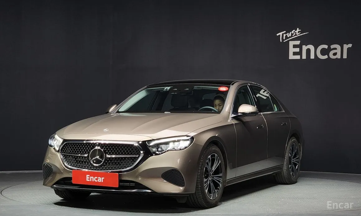 Фото 1 - Mercedes-Benz E-Class