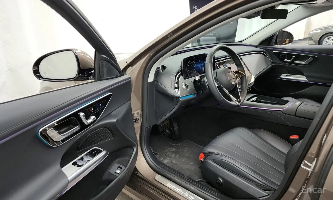 Фото 10 - Mercedes-Benz E-Class