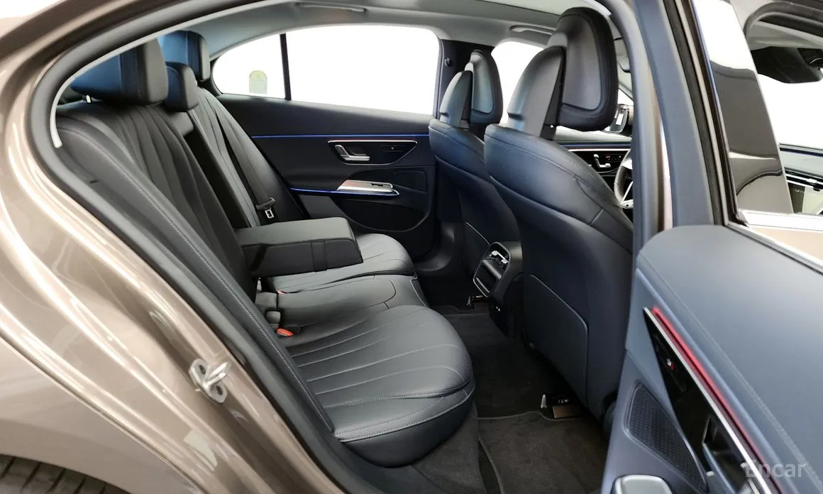 Фото 12 - Mercedes-Benz E-Class