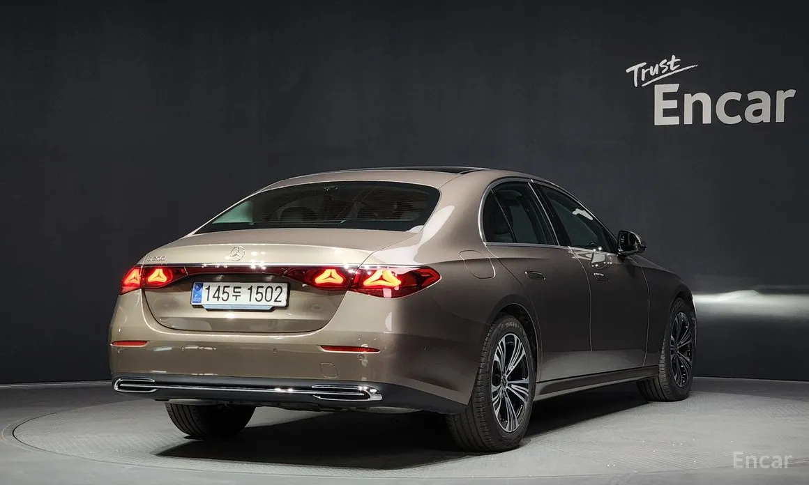 Фото 2 - Mercedes-Benz E-Class