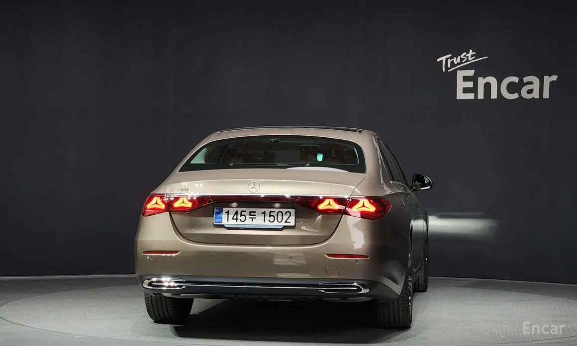 Фото 4 - Mercedes-Benz E-Class