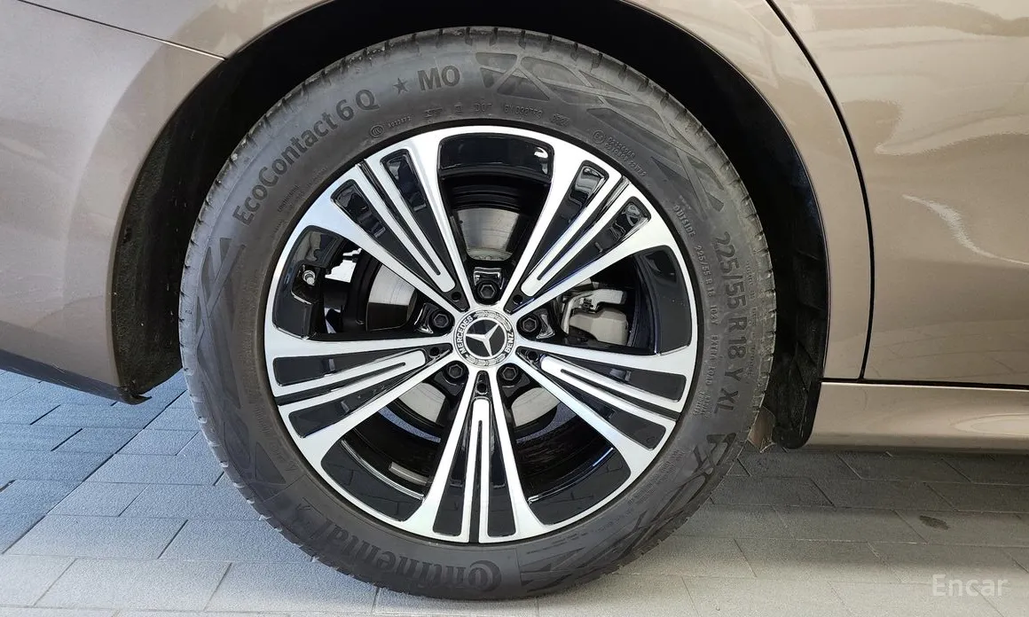 Фото 5 - Mercedes-Benz E-Class