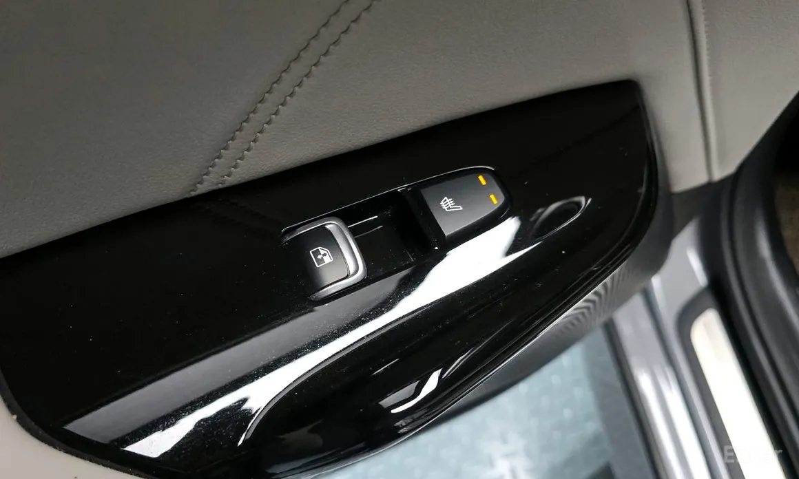 Фото 16 - Kia K5