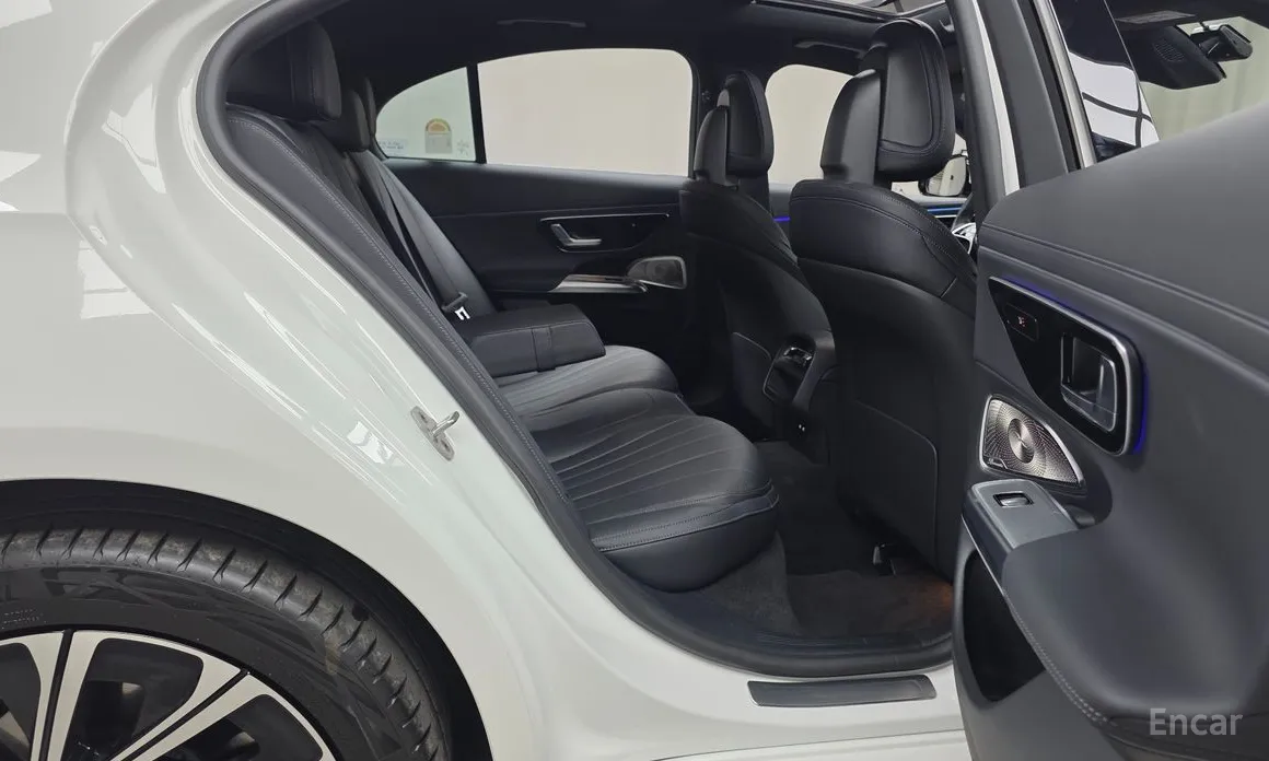 Фото 12 - Mercedes-Benz E-Class