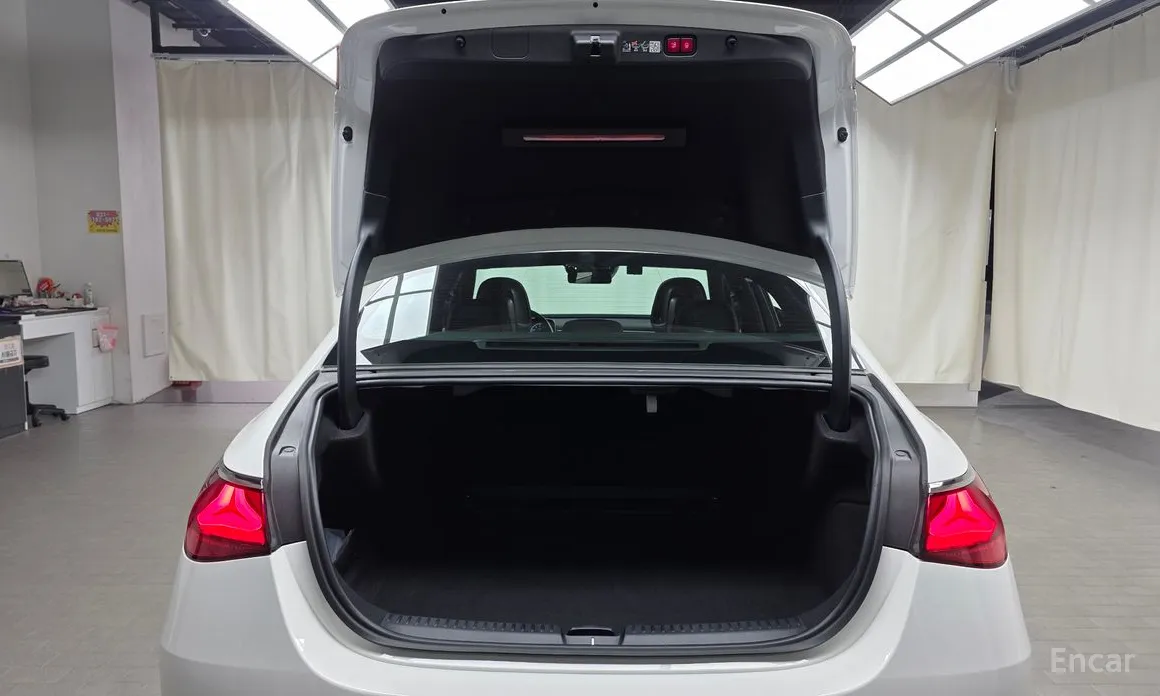 Фото 20 - Mercedes-Benz E-Class