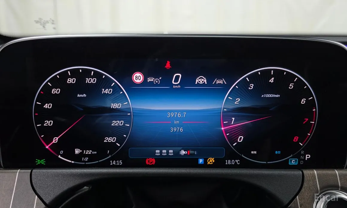 Фото 8 - Mercedes-Benz E-Class