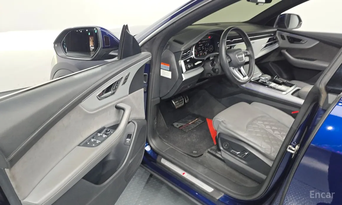 Фото 10 - Audi Q8