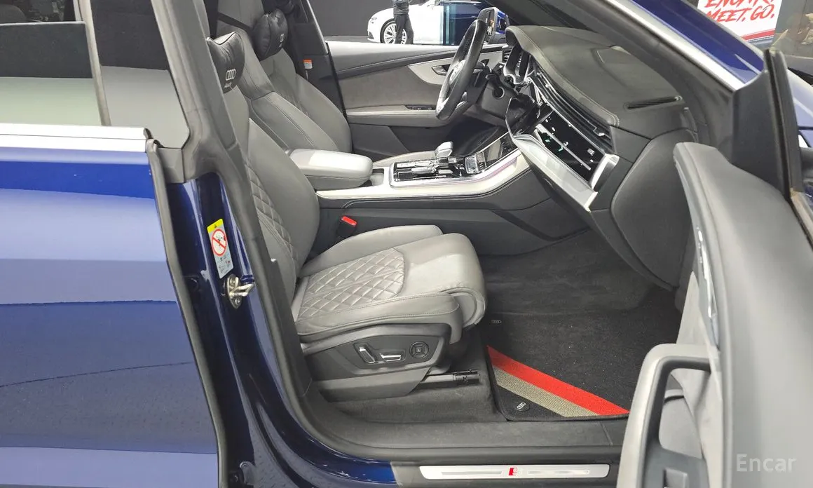 Фото 11 - Audi Q8