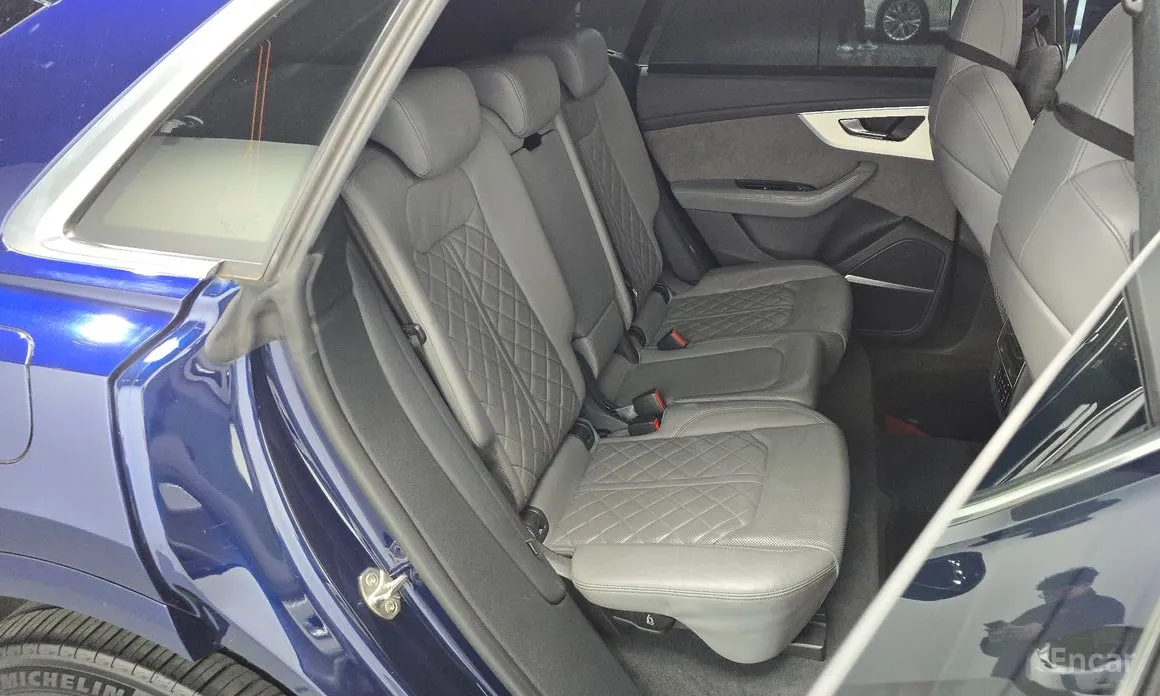 Фото 12 - Audi Q8