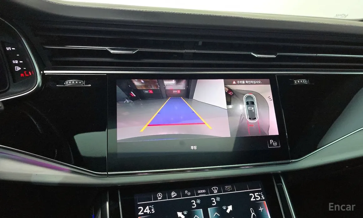 Фото 14 - Audi Q8