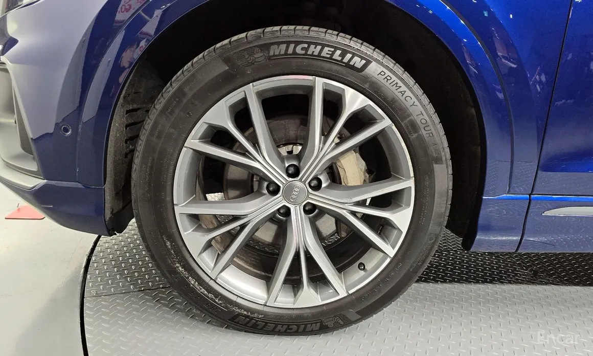 Фото 5 - Audi Q8