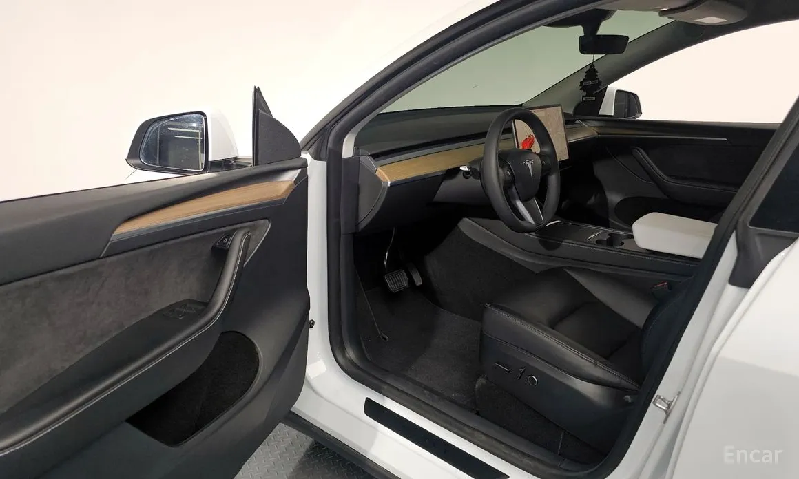 Фото 10 - Tesla Model Y
