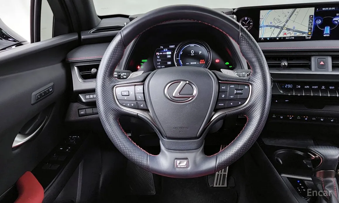 Фото 13 - Lexus UX