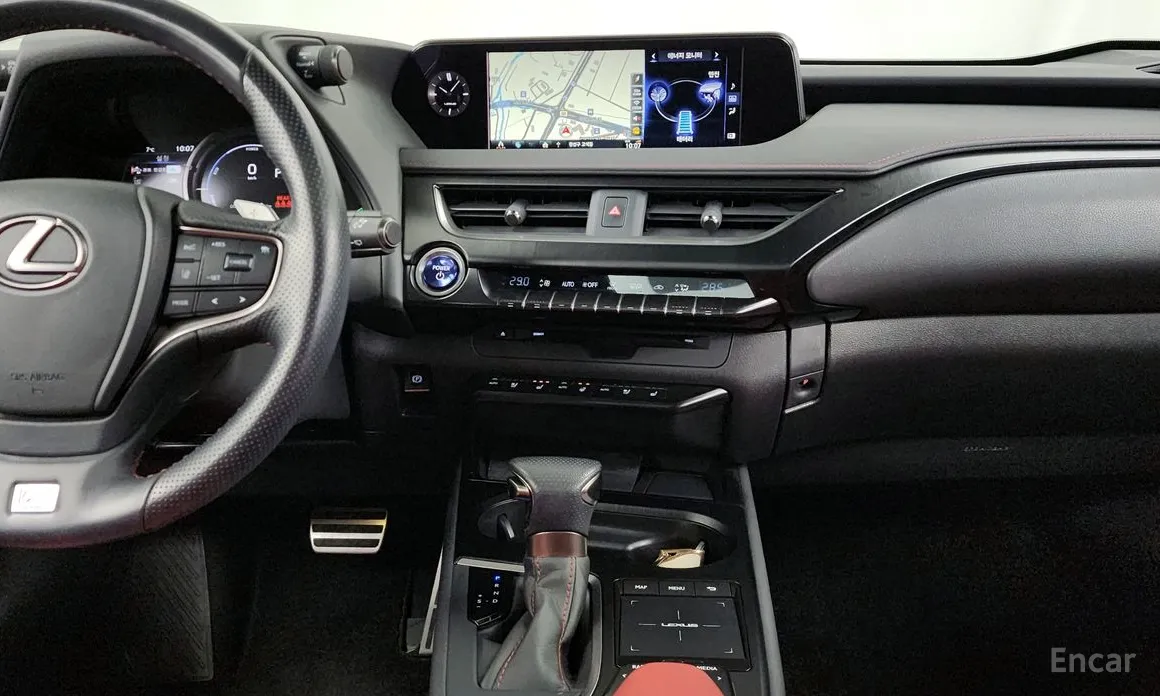 Фото 14 - Lexus UX