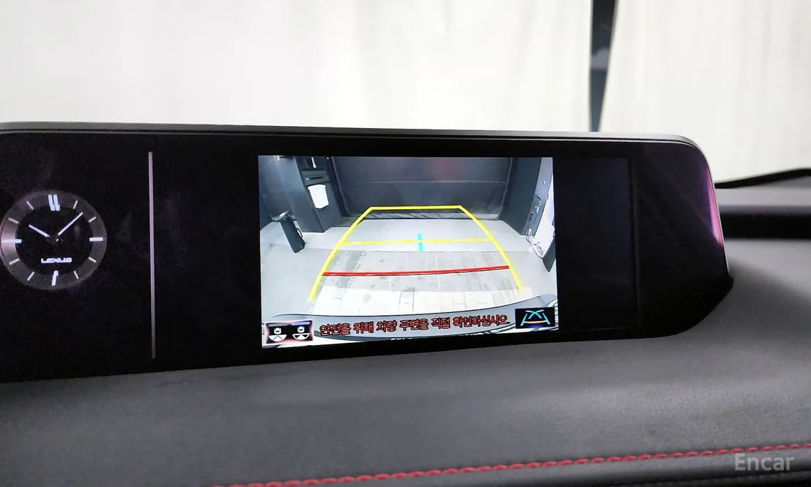 Фото 15 - Lexus UX