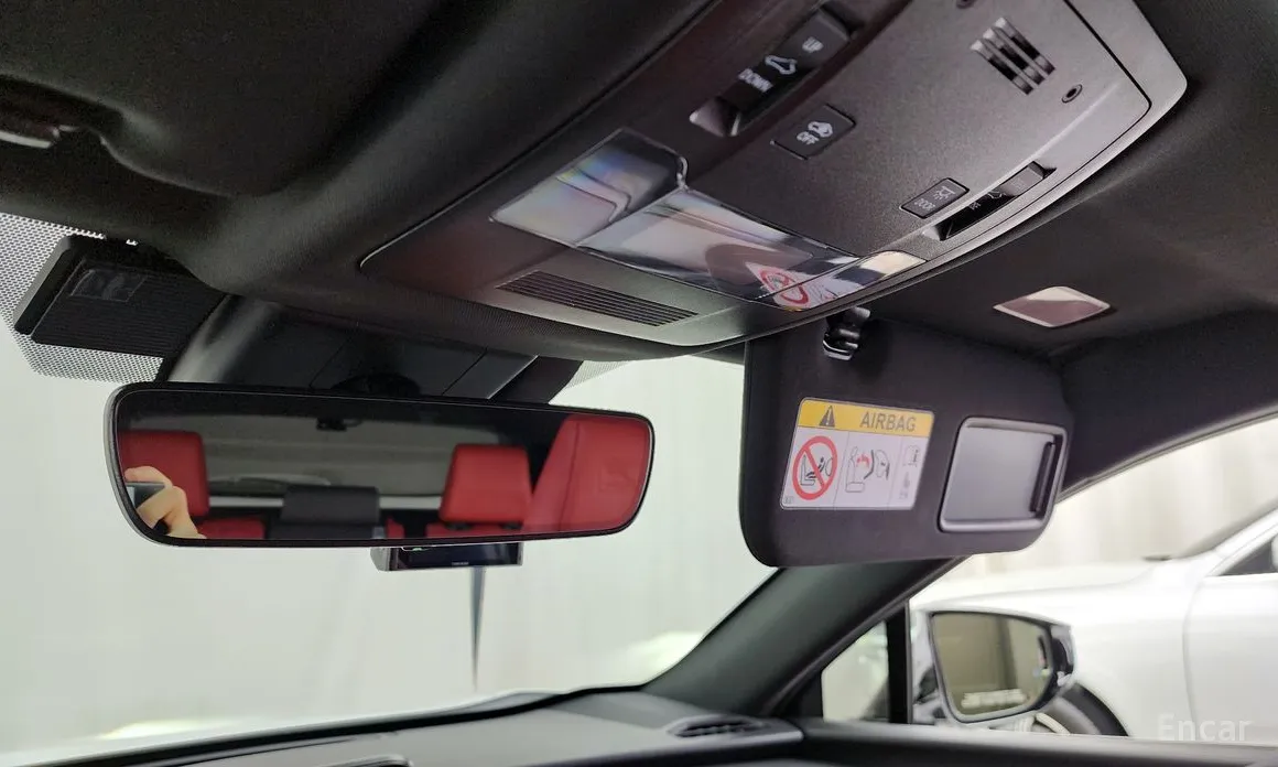 Фото 17 - Lexus UX