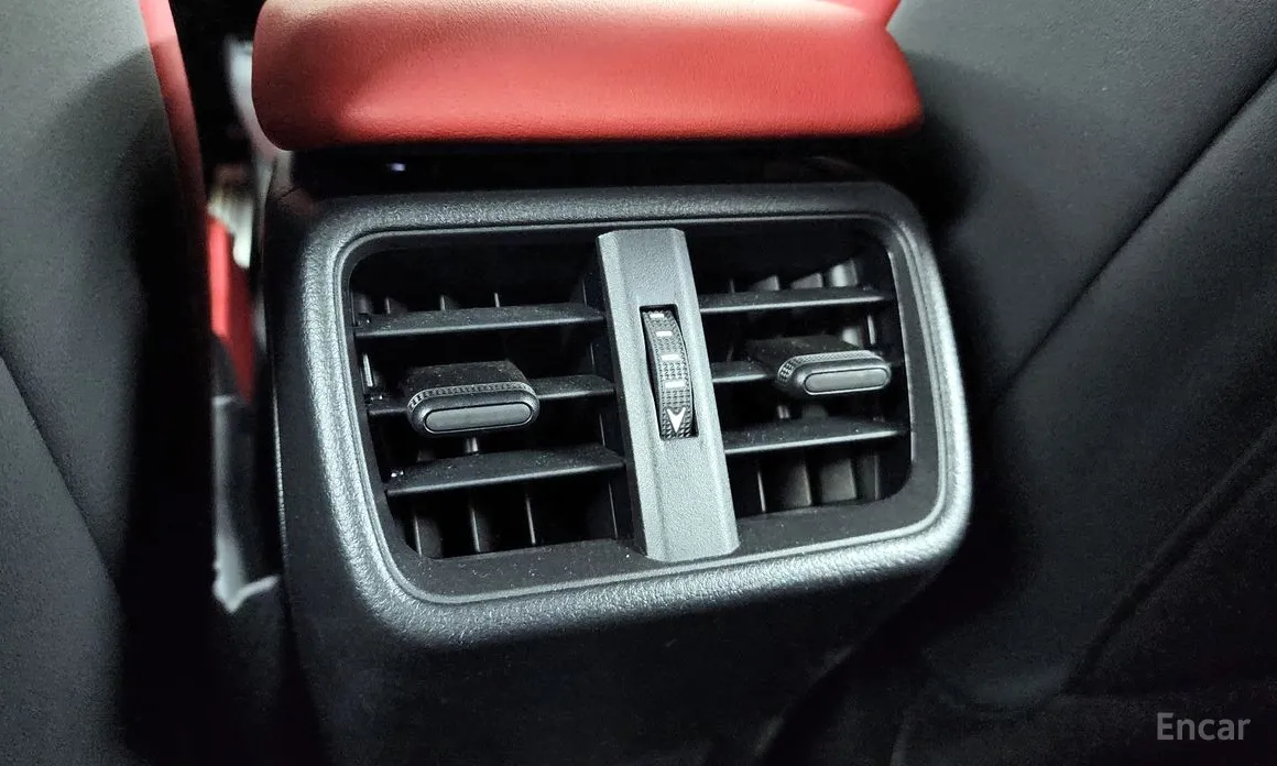 Фото 19 - Lexus UX