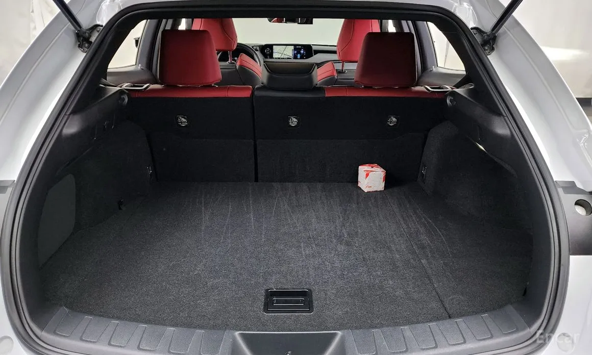 Фото 20 - Lexus UX