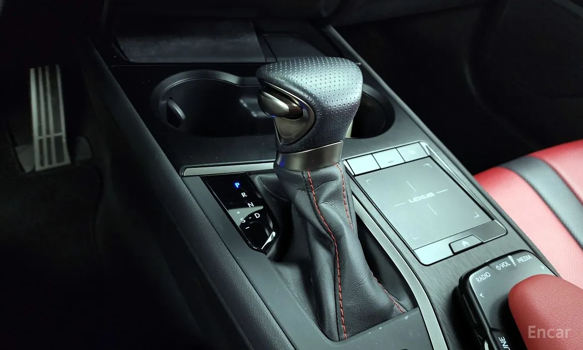 Фото 9 - Lexus UX