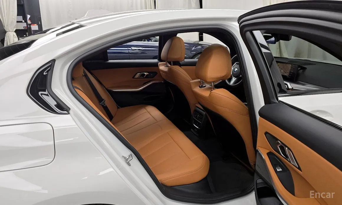 Photo 12 - BMW 3 Series