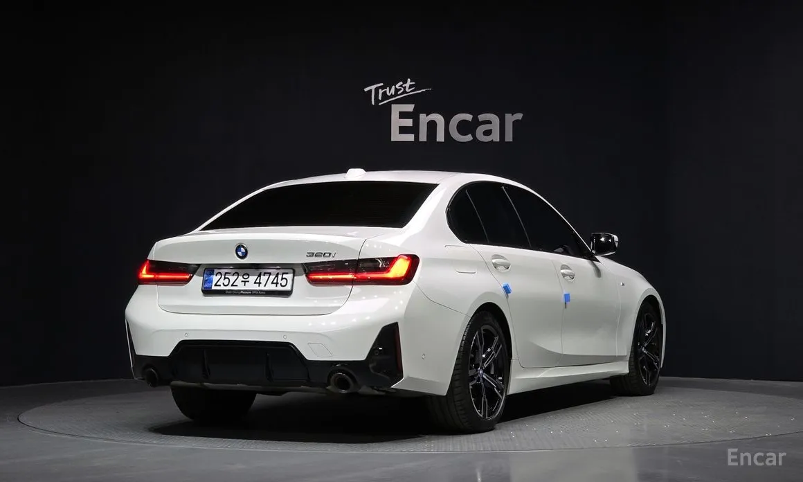 Photo 2 - BMW 3 Series