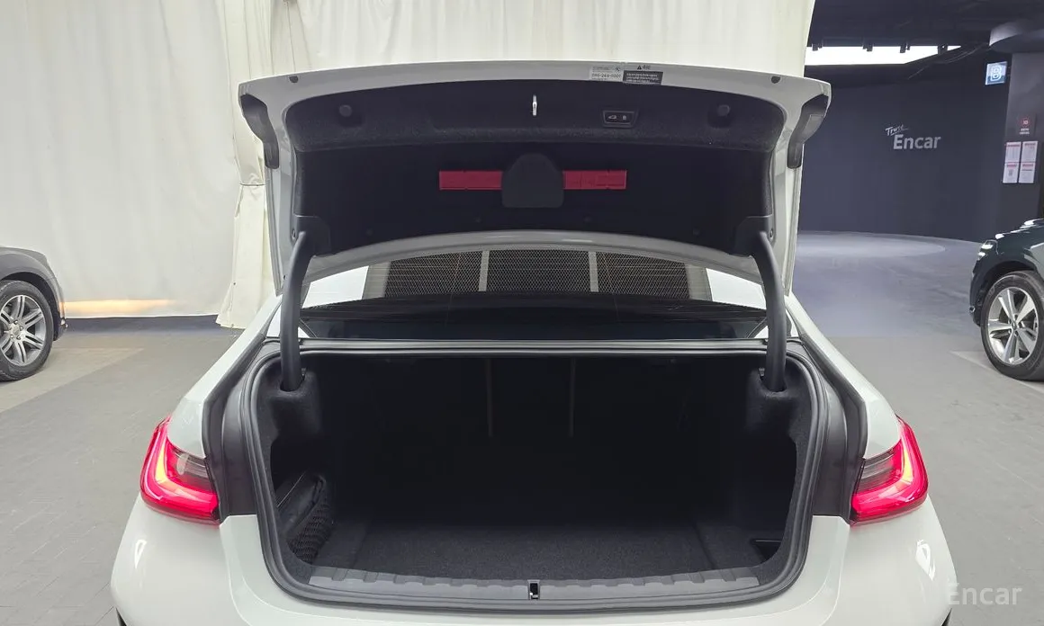 Photo 20 - BMW 3 Series