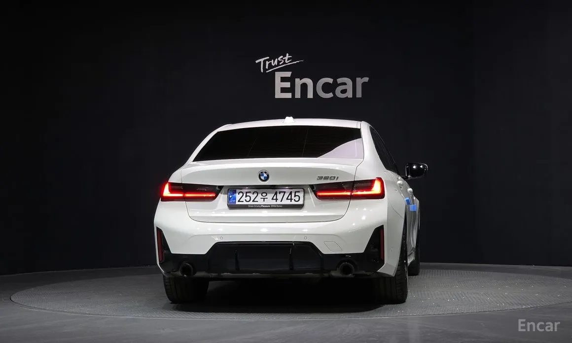 Photo 4 - BMW 3 Series