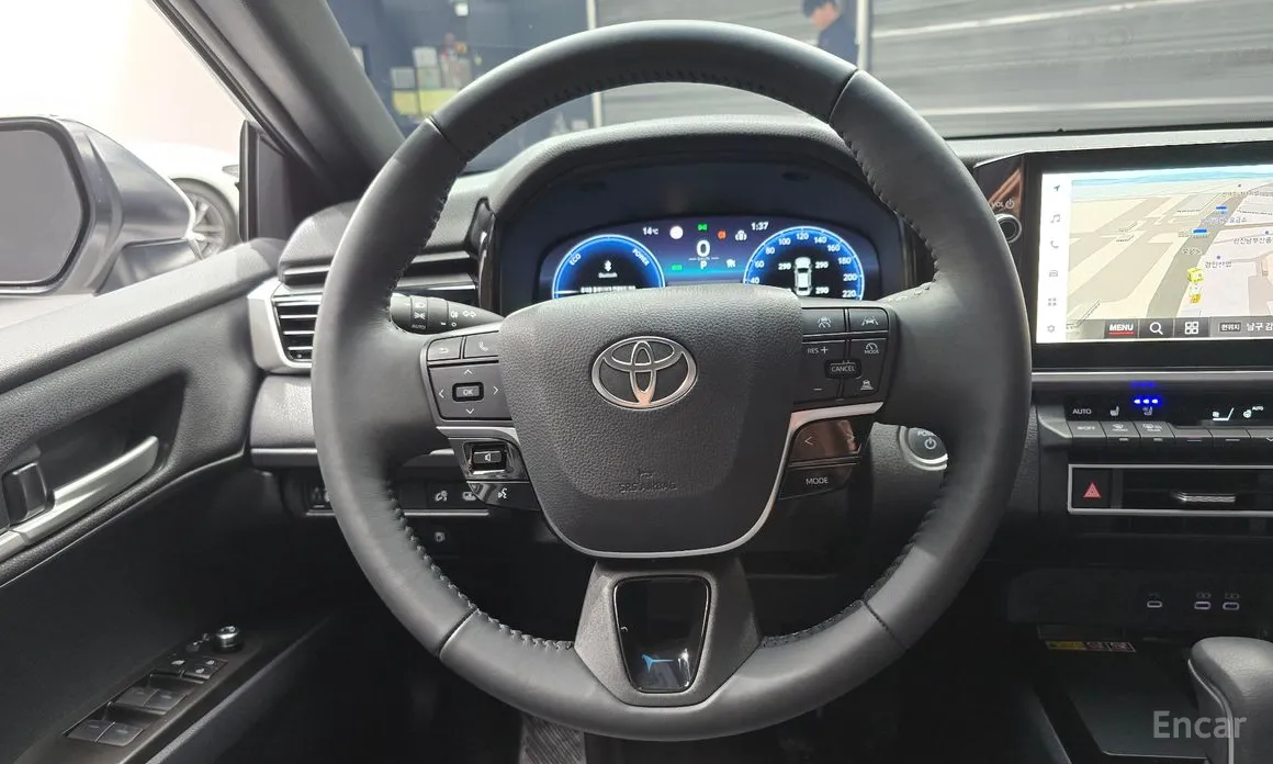 Фото 14 - Toyota Camry