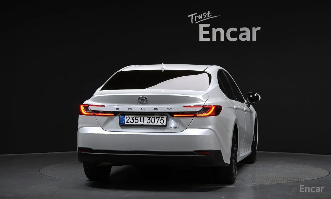 Фото 4 - Toyota Camry