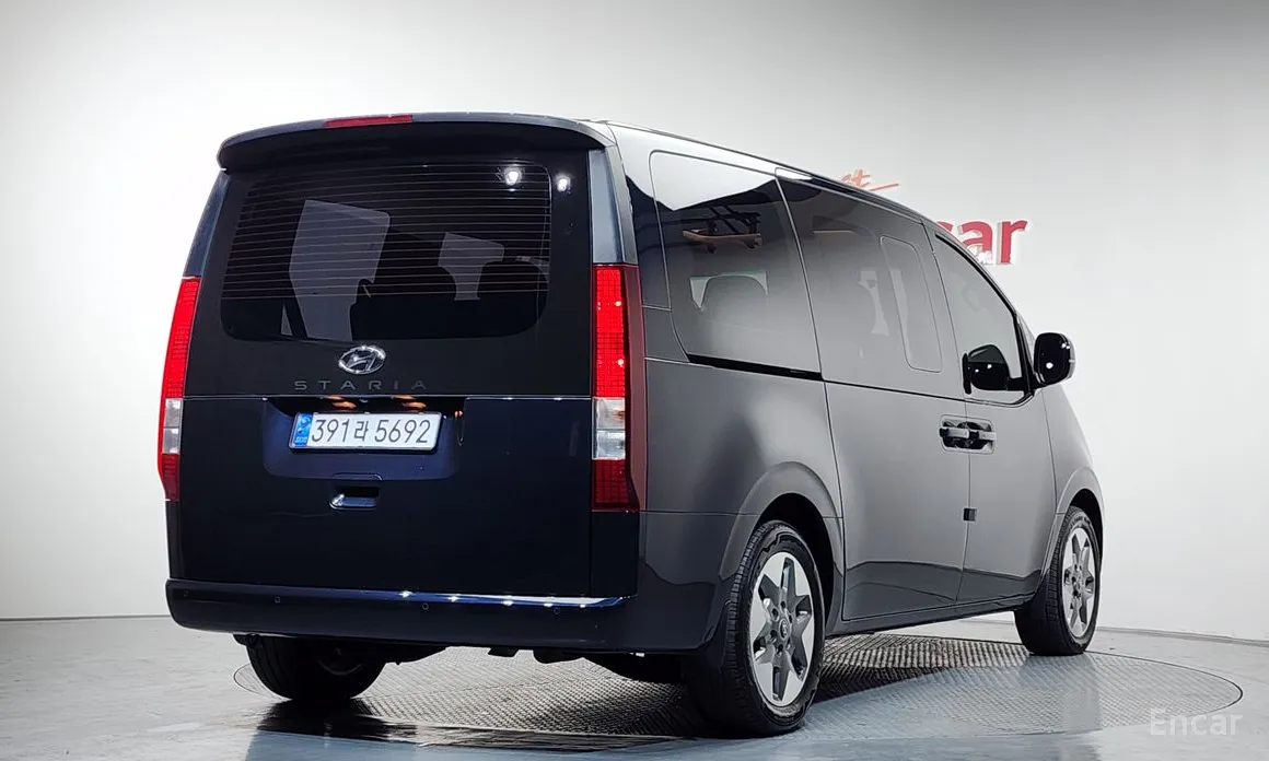 Фото 2 - Hyundai Staria