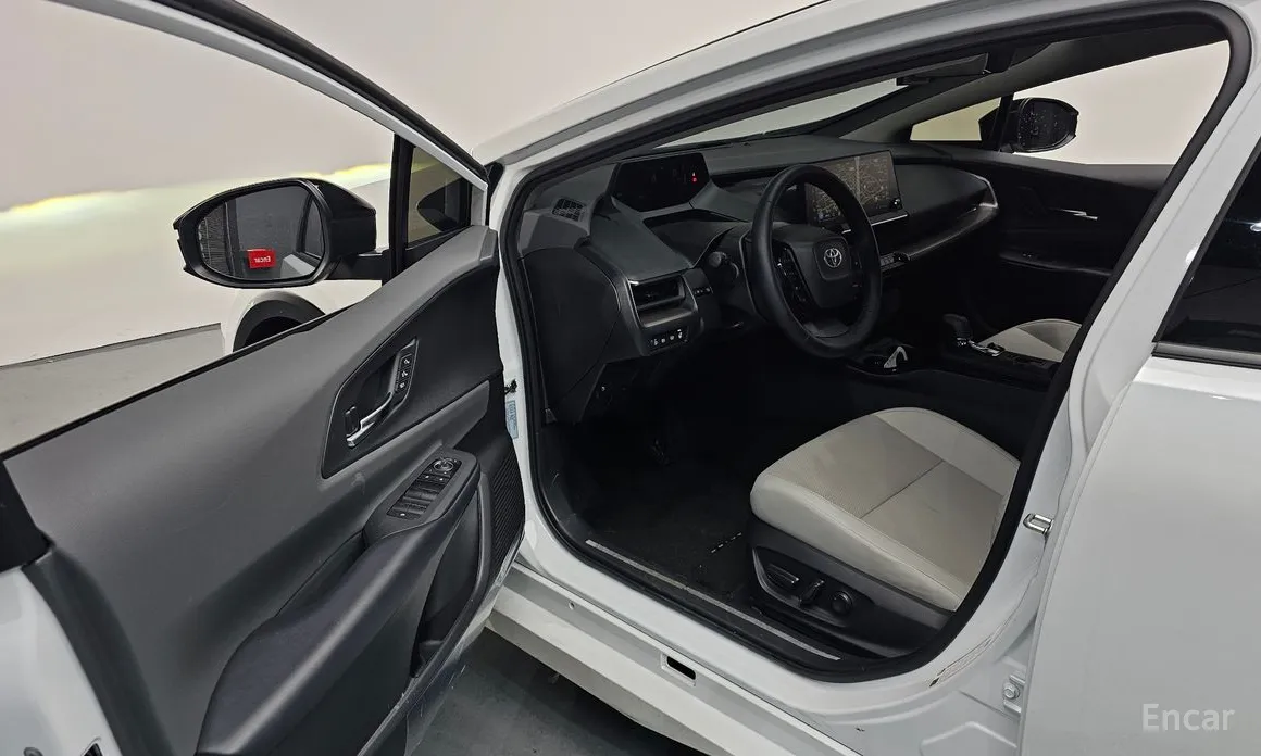 Фото 11 - Toyota Prius