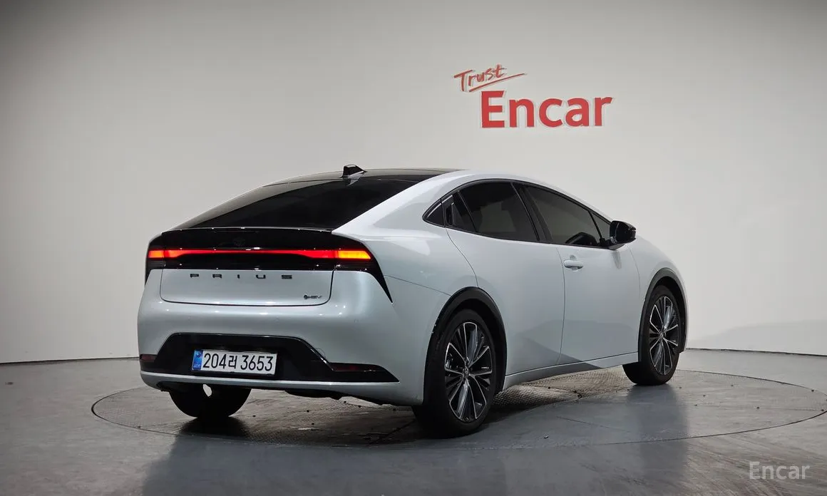 Фото 2 - Toyota Prius