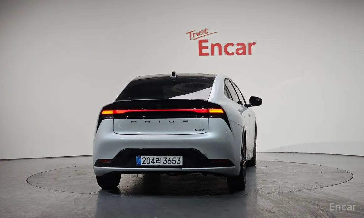 Фото 4 - Toyota Prius
