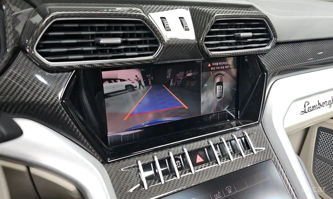 Фото 15 - Lamborghini Urus