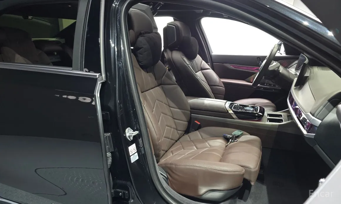 Фото 10 - BMW i7