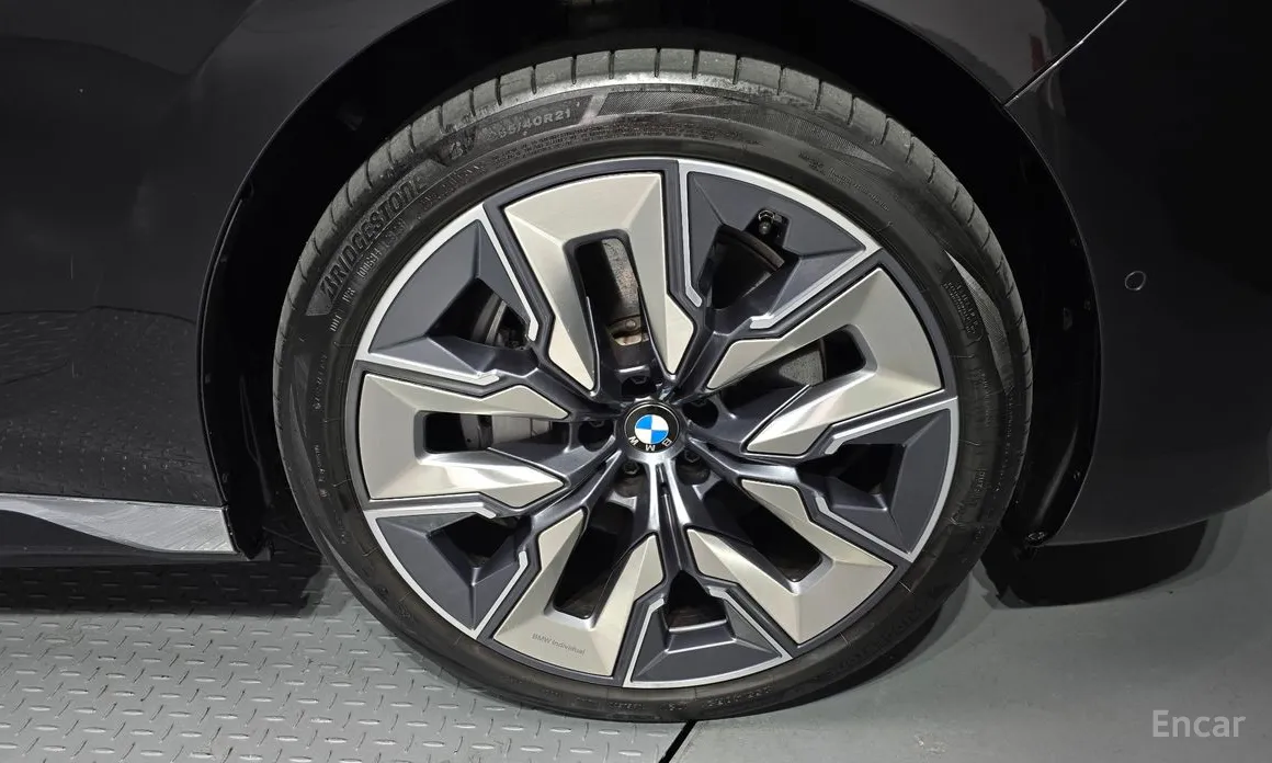 Фото 5 - BMW i7
