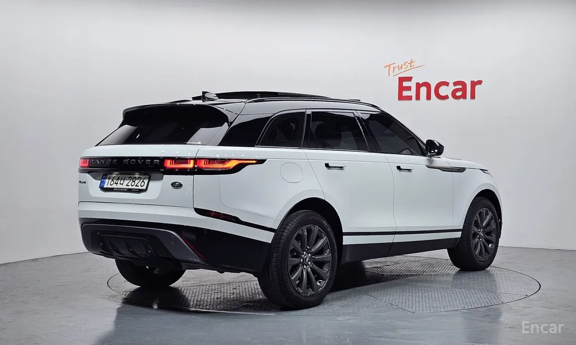 Фото 2 - Land Rover Range Rover Velar