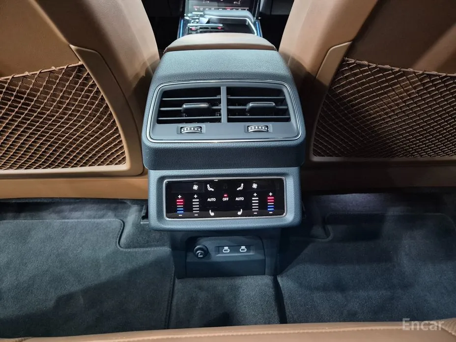 Фото 12 - Audi Q8 e-tron