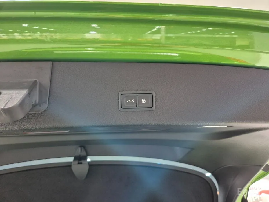 Фото 17 - Audi Q8 e-tron