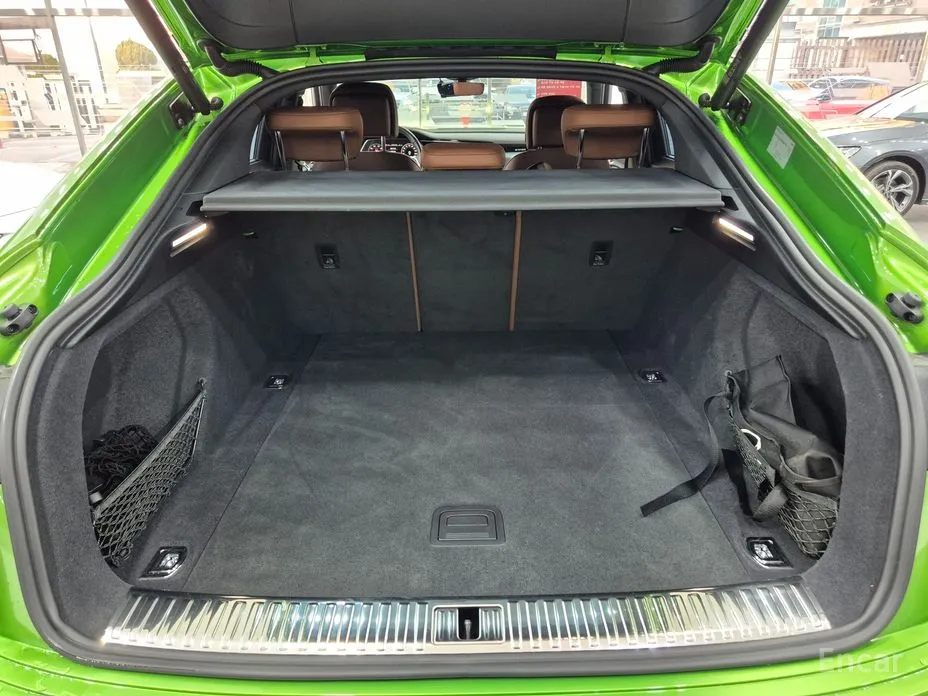 Фото 18 - Audi Q8 e-tron