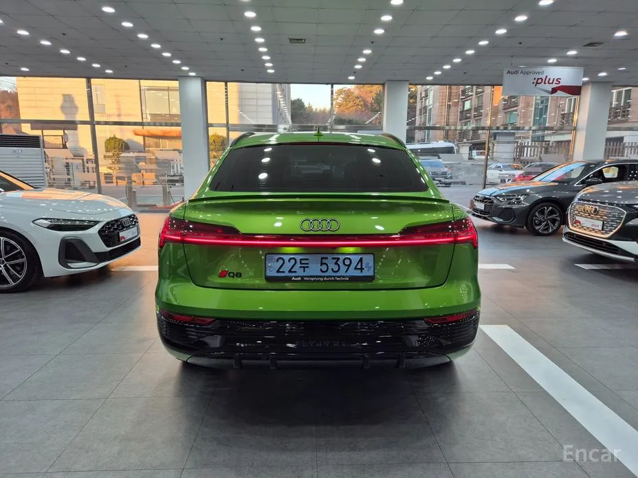 Фото 4 - Audi Q8 e-tron