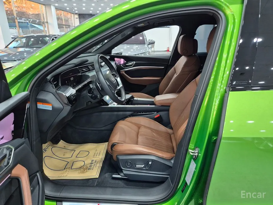 Фото 5 - Audi Q8 e-tron