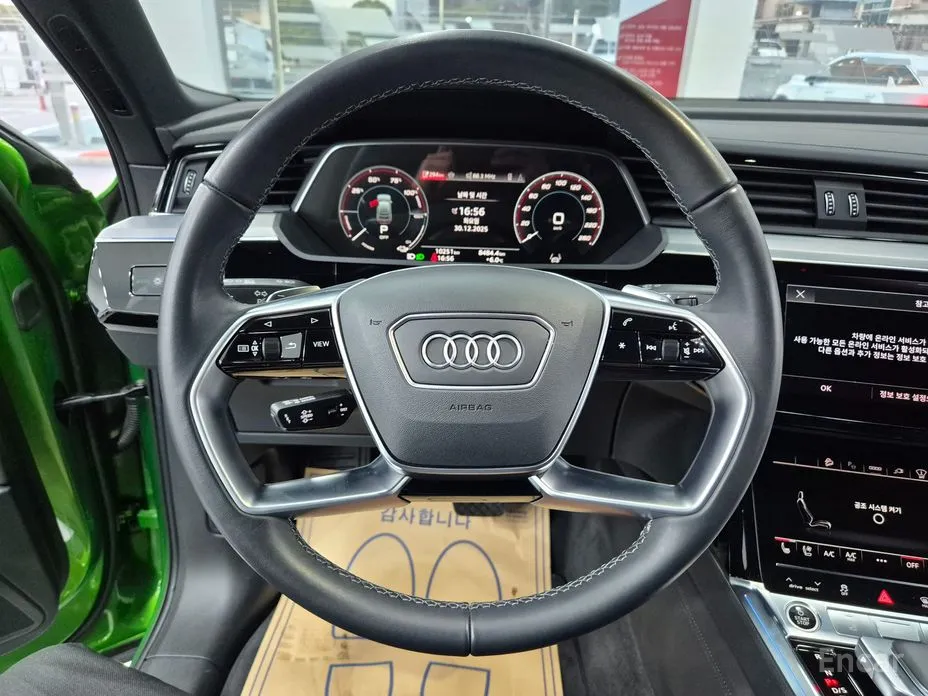 Фото 9 - Audi Q8 e-tron