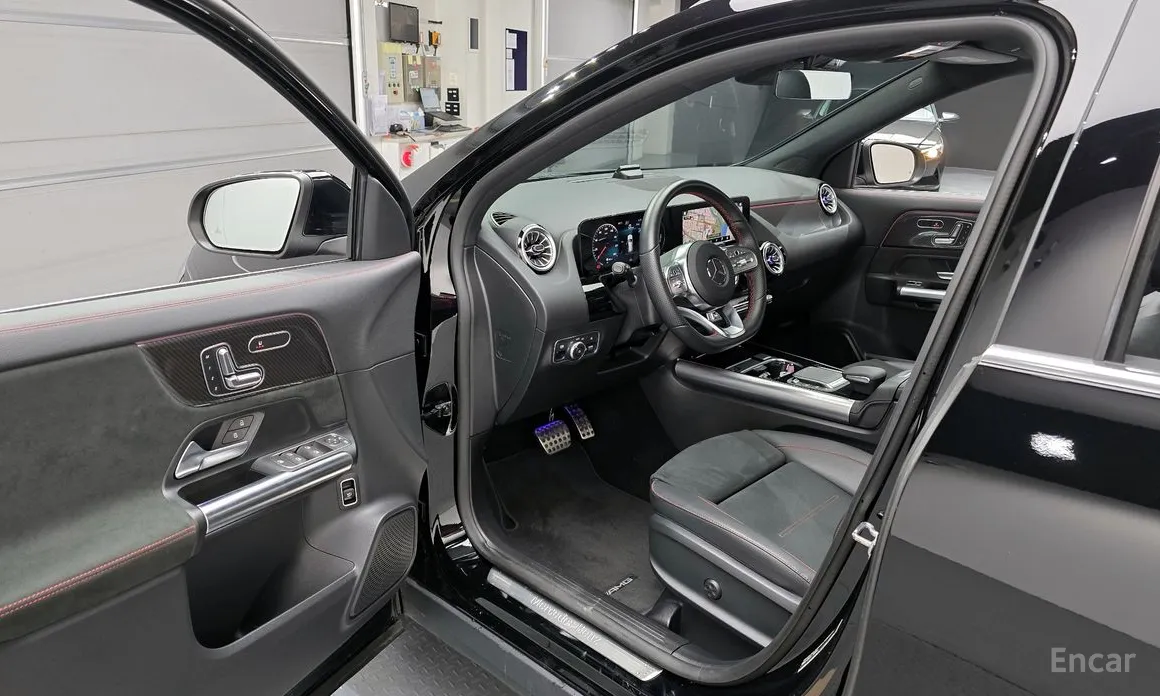 Фото 10 - Mercedes-Benz GLA-Class