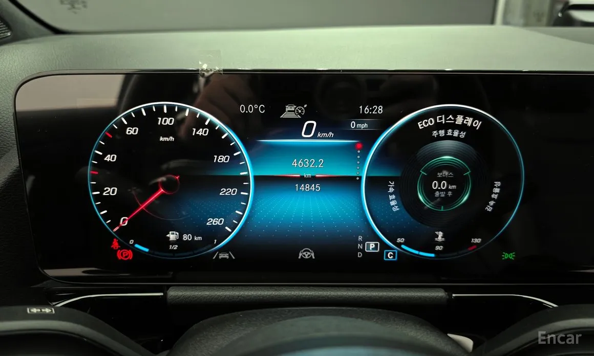 Фото 8 - Mercedes-Benz GLA-Class