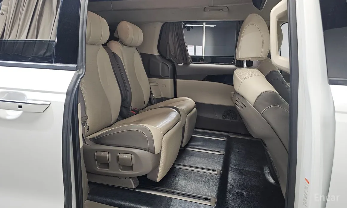 Фото 12 - Kia Carnival