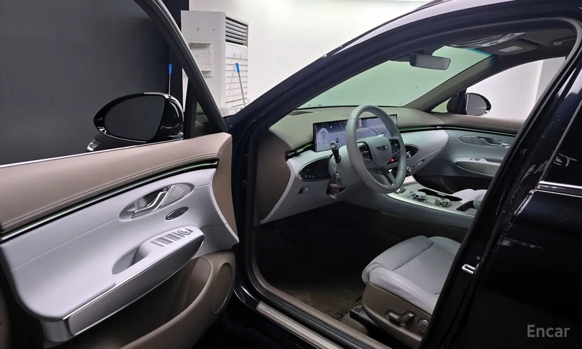 Photo 10 - Genesis GV70