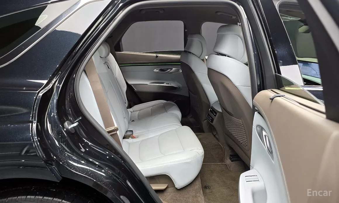 Photo 12 - Genesis GV70