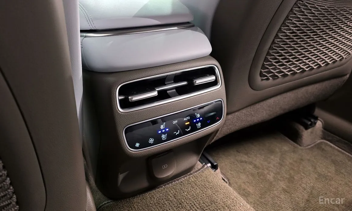 Photo 19 - Genesis GV70